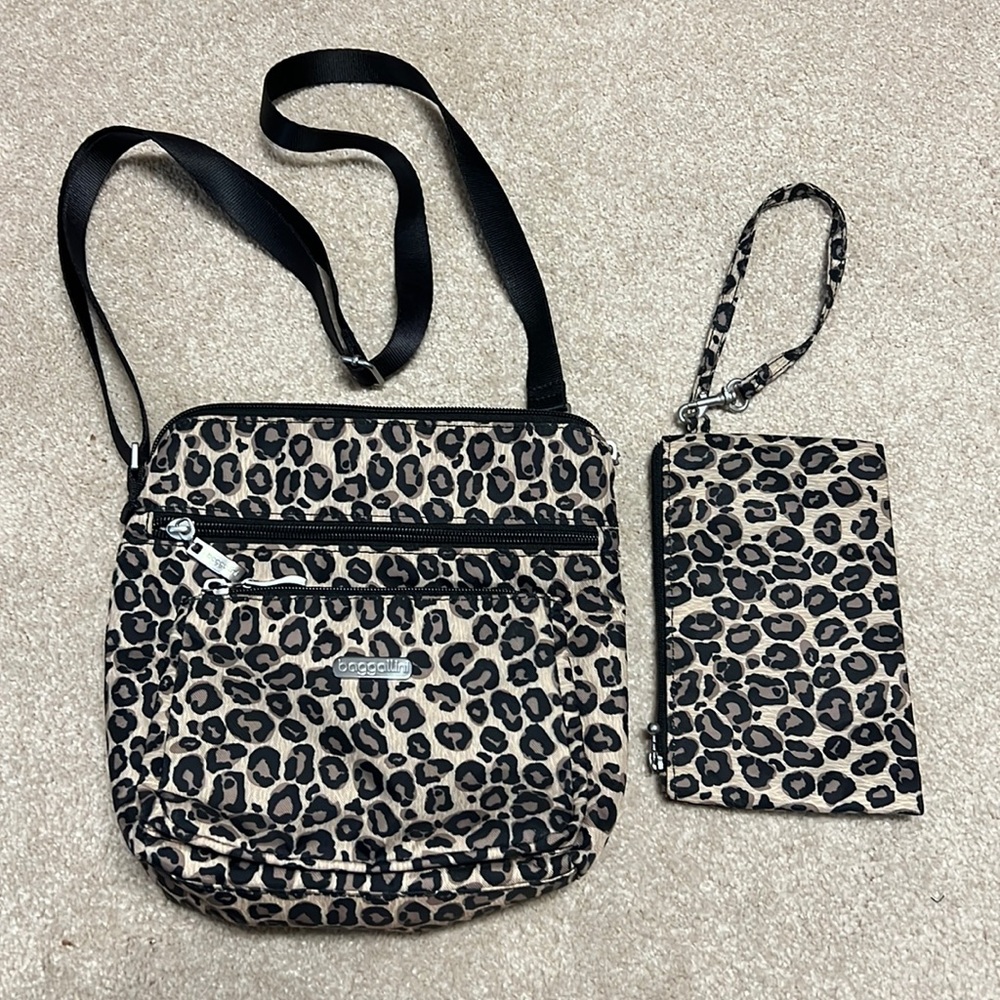 Baggallini Crossbody Travel Leopard Print Purse